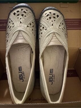 Jambu Women's Champagne Slip-On Flats. All Terra Traction.  NIB.